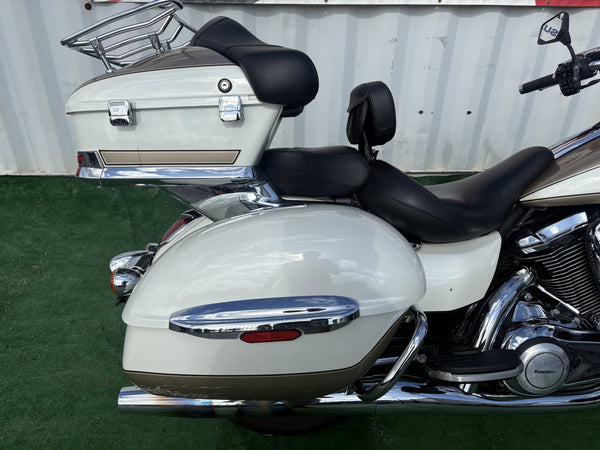 2012 Kawasaki Vulcan 1700 White — rear luggage detail | Central Florida PowerSports Kissimmee
