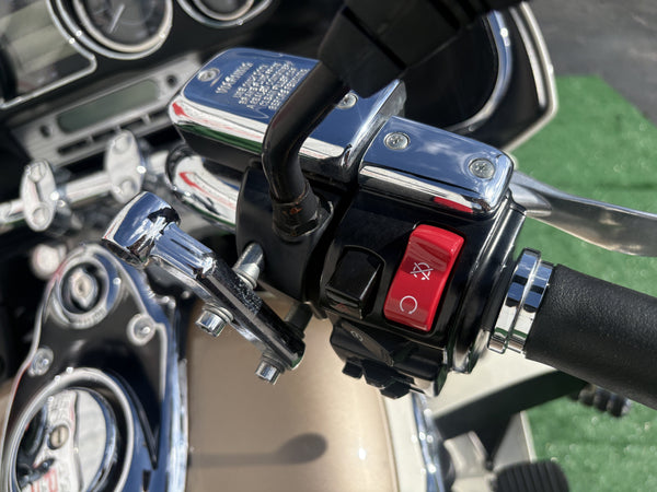 2012 Kawasaki Vulcan 1700 White — right handlebar controls | Central Florida PowerSports Kissimmee