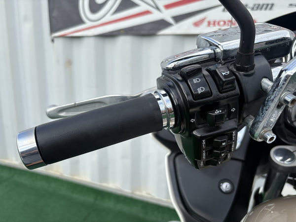 2012 Kawasaki Vulcan 1700 white — detail close-up 7 | Central Florida PowerSports Kissimmee