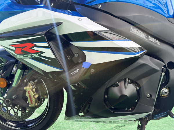2014 Suzuki GSX-R1000 Blue/White — left fairing graphics detail | Central Florida PowerSports Kissimmee