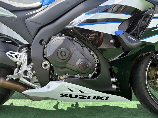2014 Suzuki GSX-R1000 blue/white — engine detail alternate | Central Florida PowerSports Kissimmee