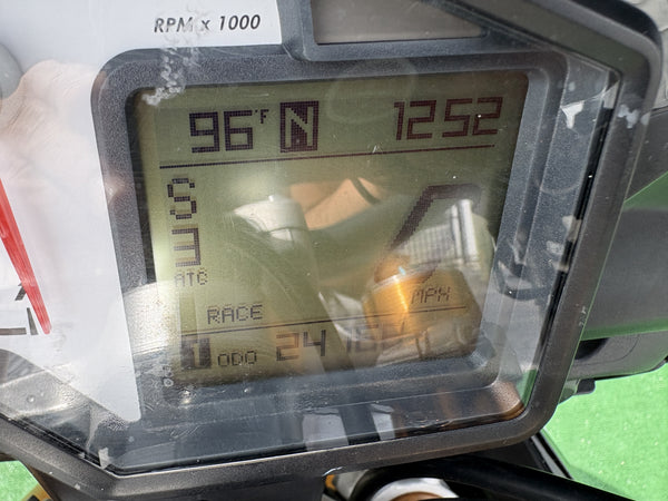 2016 Aprilia Tuono V4 - Rider View