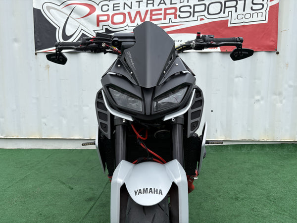2019 Yamaha MT-09 in Gray, front headlight and fly screen, used motorcycle for sale at Central Florida PowerSports