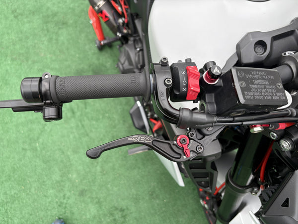 2019 Yamaha MT-09 in Gray, right handlebar grip, throttle and brake lever, used motorcycle for sale at Central Florida PowerSports
