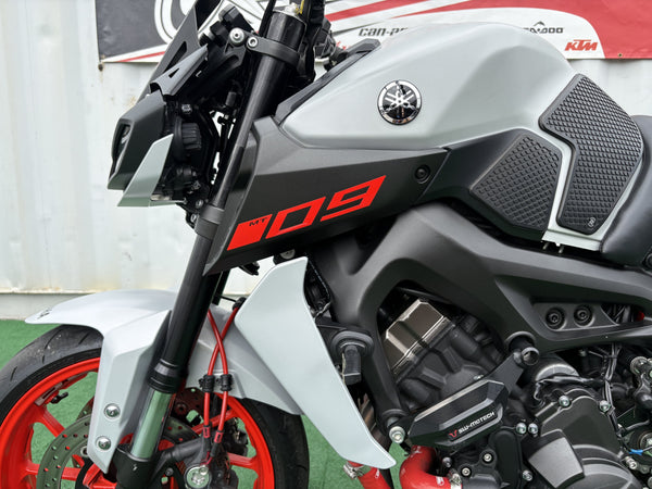2019 Yamaha MT-09 in Gray, left side of the fuel tank and 09 graphics, used motorcycle for sale at Central Florida PowerSports