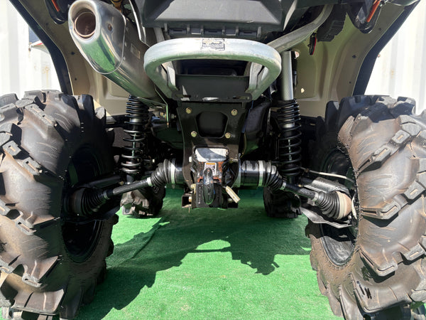 2023 Can-Am Outlander X MR 850 tan rear suspension and drive axles