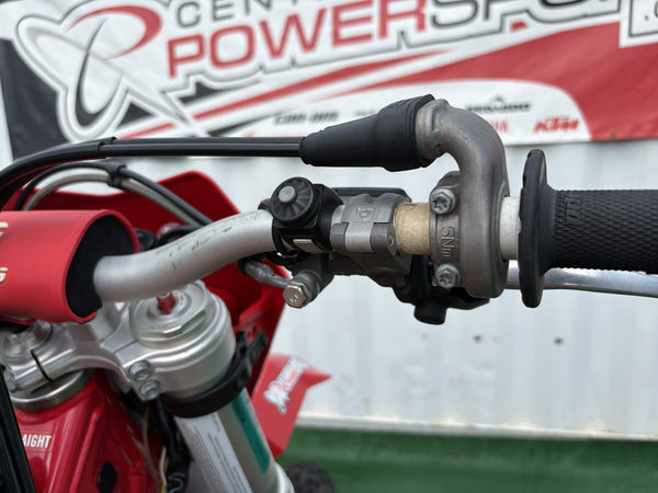 2023 GASGAS EC 300 right handlebar controls
