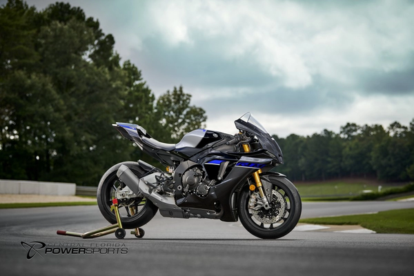 2024 Yamaha YZF-R1M