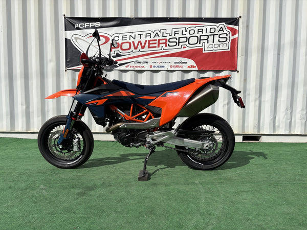 2026 KTM 690 SMC R - Left Side