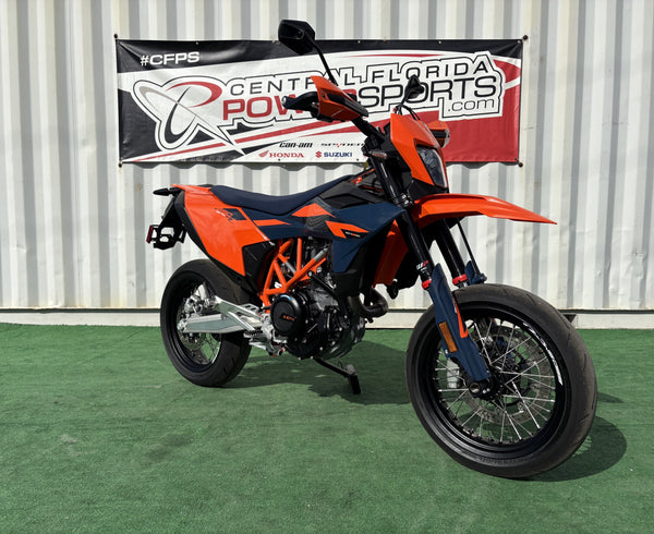 2026 KTM 690 SMC R - Front Three-Quarter
