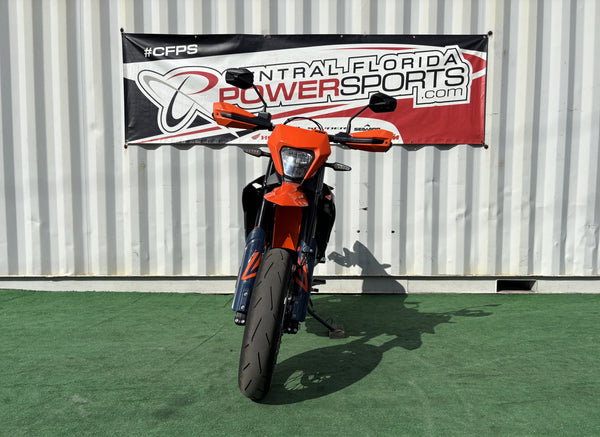 2026 KTM 690 SMC R - Front