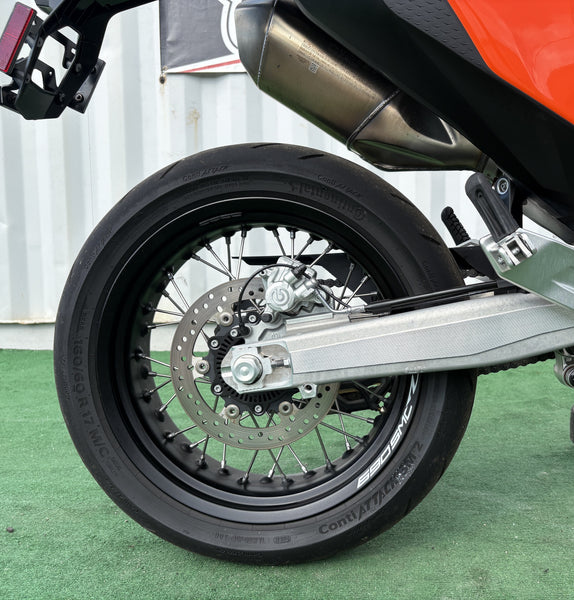 2026 KTM 690 SMC R - Detail