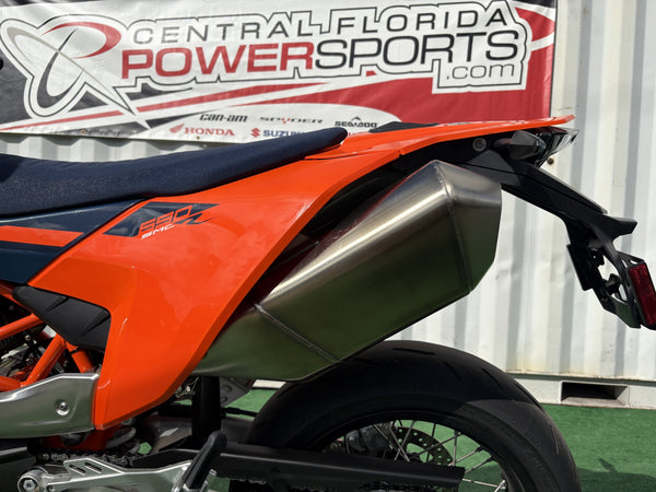 2026 KTM 690 SMC R - Detail