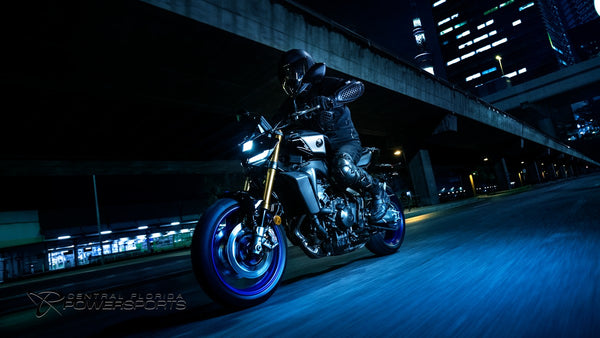 Rider on a 2026 Yamaha MT-09 SP crossing a city bridge at night