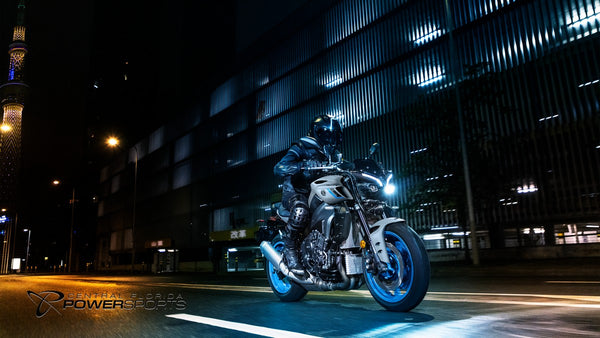Rider on a 2026 Yamaha MT-10 traveling through the city at night