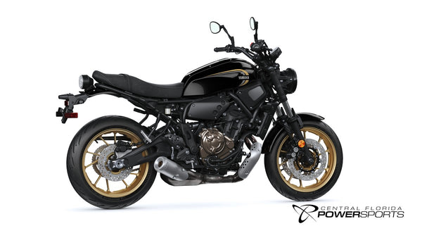2026 Yamaha XSR700 in Raven, right-side three-quarter studio view