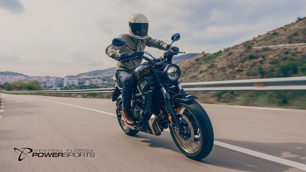 Rider on a 2026 Yamaha XSR700 traveling on a divided highway