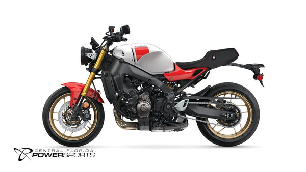 2026 Yamaha XSR900 in Heritage White, left-facing studio view