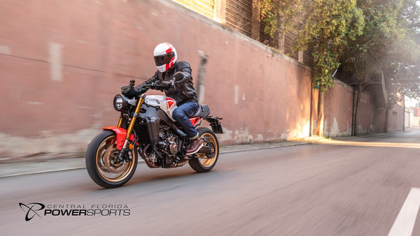Rider on a 2026 Yamaha XSR900 traveling along a city street
