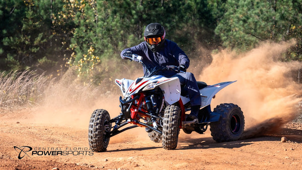 Helmeted rider on a 2026 Yamaha YFZ450R SE moving through loose dirt