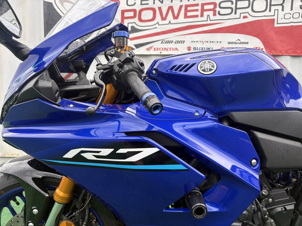 2026 Yamaha YZF-R7 in Blue, left side of the fuel tank and R7 fairing, used motorcycle for sale at Central Florida PowerSports