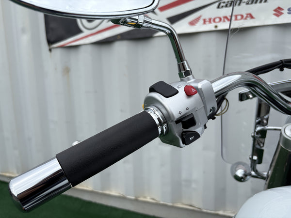 2025 Suzuki Boulevard C50T Special - KP100364 - left handlebar controls