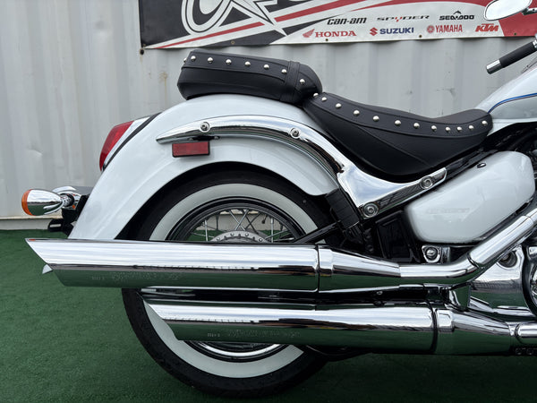 2025 Suzuki Boulevard C50T Special - KP100364 - rear wheel and exhaust